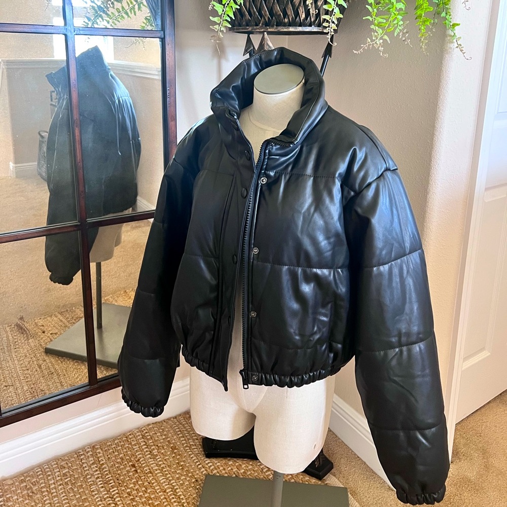 *BRAND NEW* Black Puffer Jacket